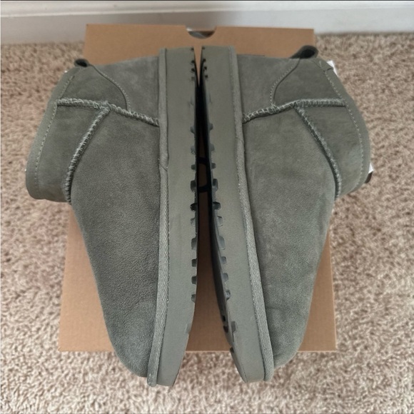 UGG Classic Ultra Mini Boots - Picture 4 of 12